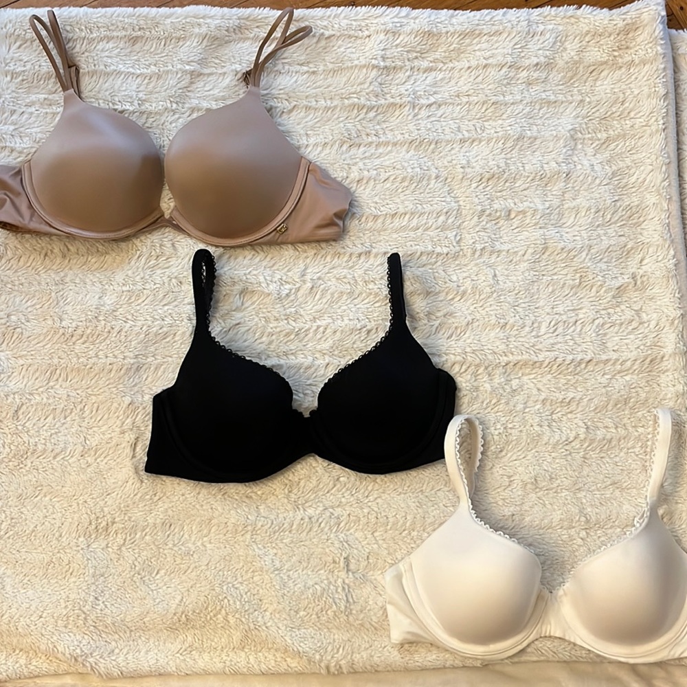 ✨BUNDLE✨ 3 Victoria’s Secret Bras